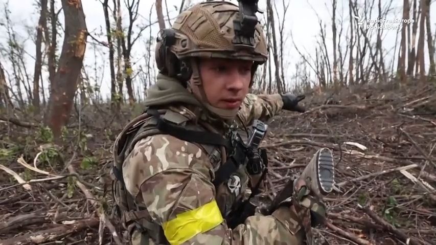 Video: Ukrajinci během útoku natočili na kameru zajetí ruského vojáka